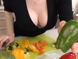 Chia tay bồ, bạn gái gạ tình người yêu của chị gái