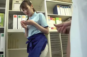 Cháu gái tốt bụng ngủ lại nhà ông chú vì cơn mưa lớn và cái kết